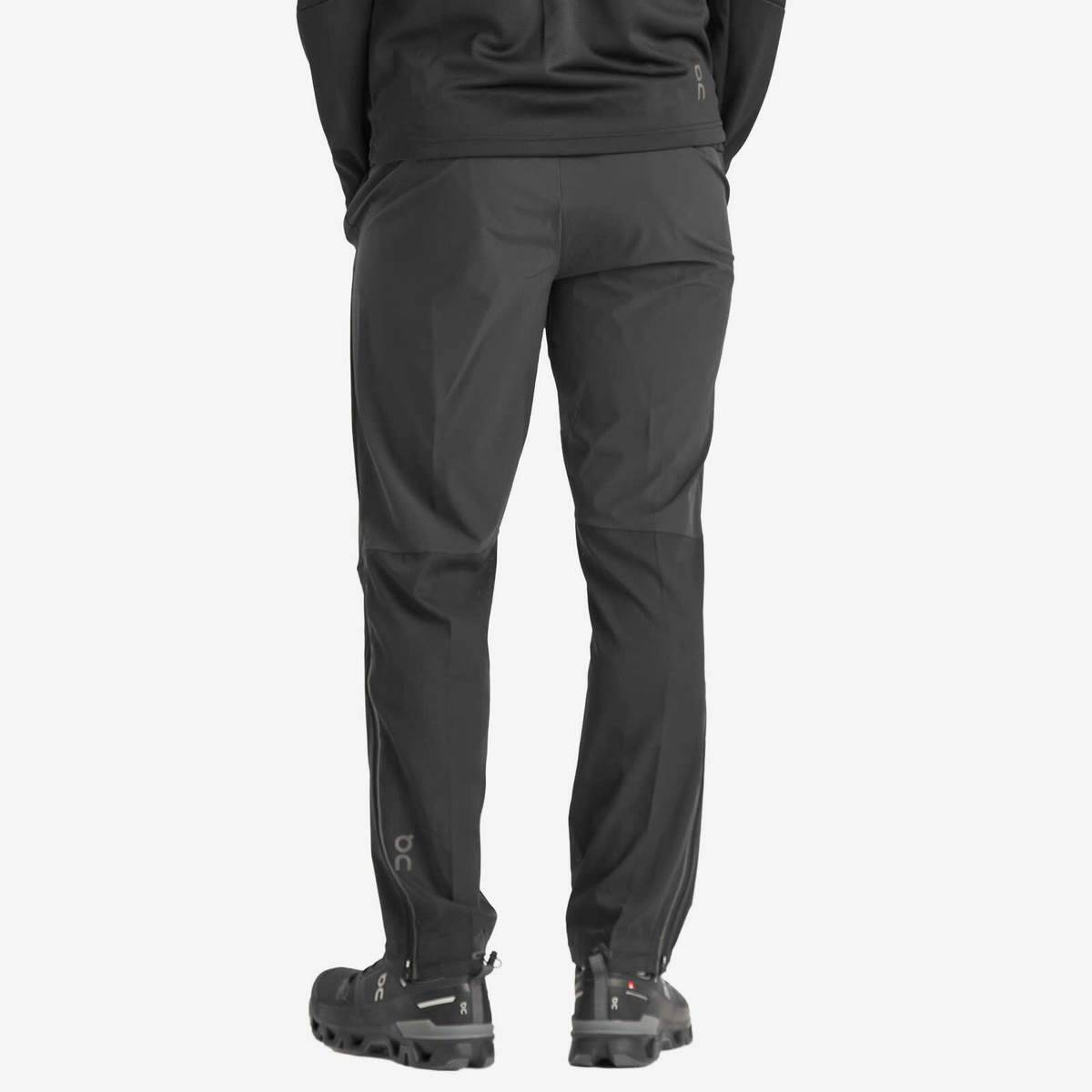 ON Men's Track Pants in Black