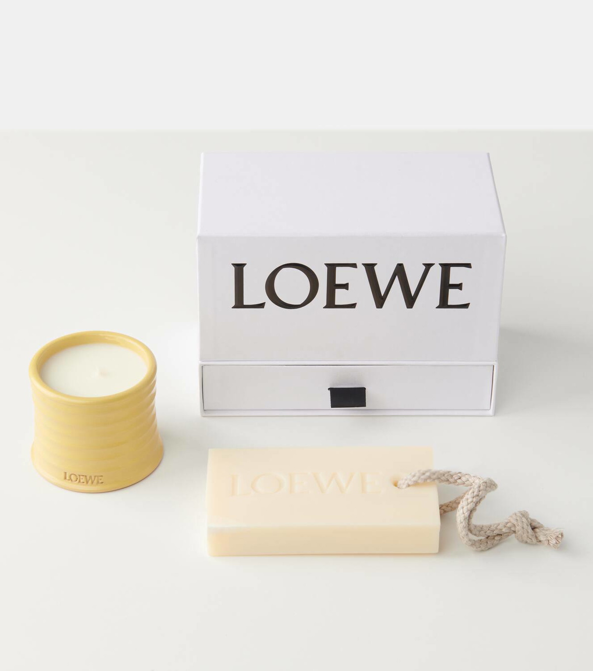 LOEWE アロマキャンドル ボックス入り Loewe Home Scents Small scented candle and bar soap set Loewe