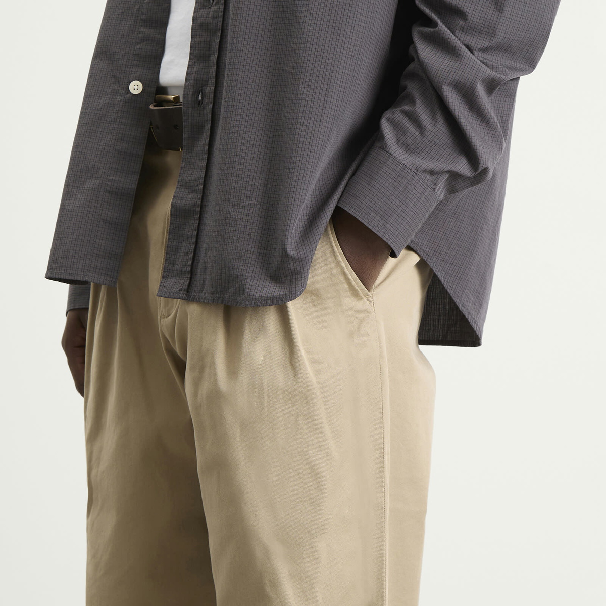 Norse Projects Men's Hestur Relaxed Twill Pleated Trousers in Light Khaki