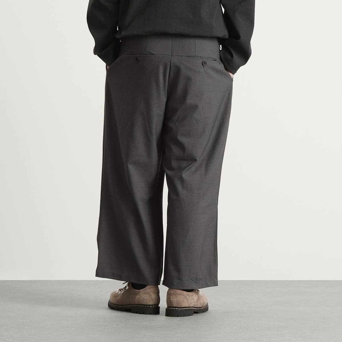 Anglan Men's Valley Tuck Trousers in Charcoal