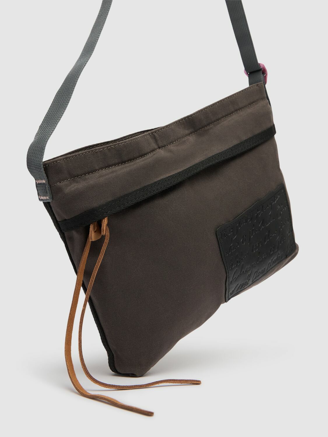 【ACNE STUDIOS】Andemer Wax クロスボディバッグ Acne Studios Men's Andemer Wax Cross Body Bag in Pink/Fluo