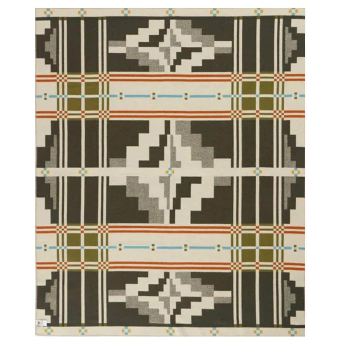 Pendleton Jacquard Napped Throw in Seven Springs 
