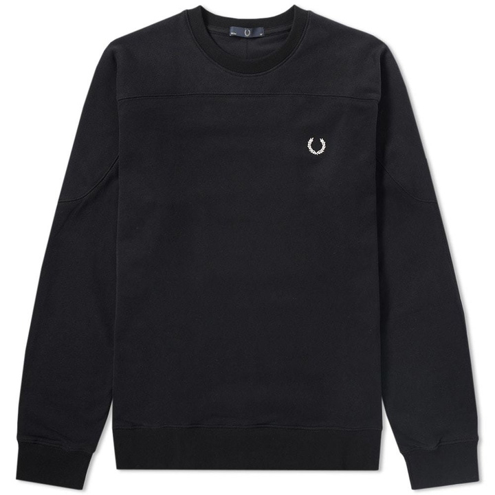 Photo: Fred Perry Laurel Shoulder Panel Sweat Black