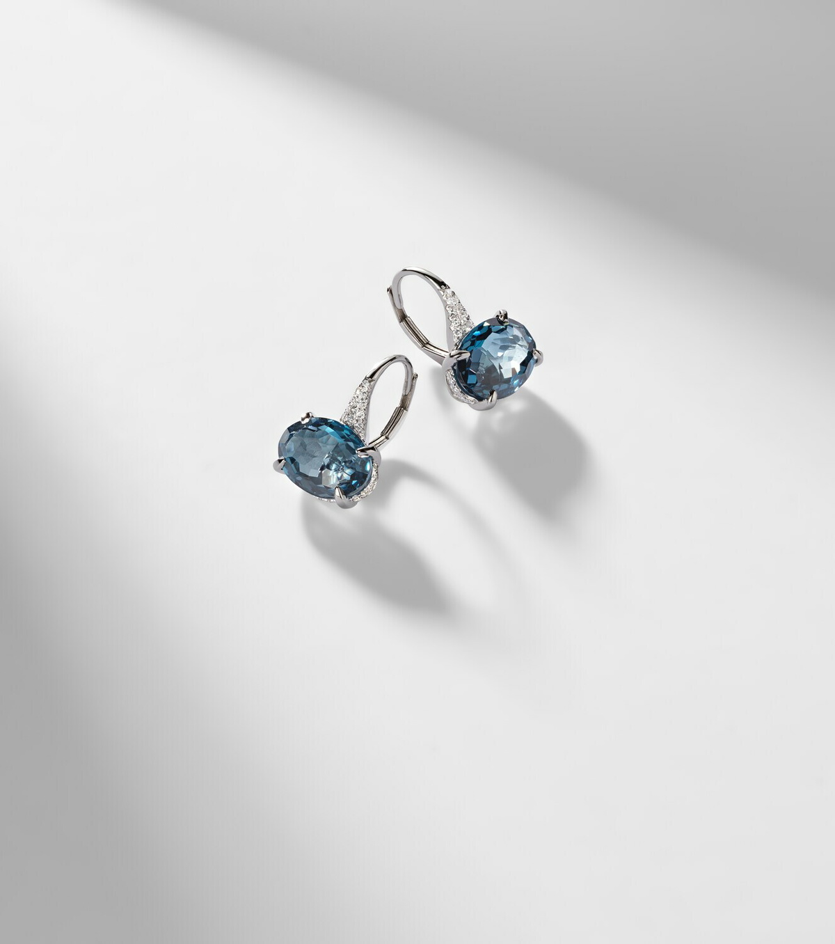 Shay Jewelry 18kt white gold drop earrings with diamonds and topaz