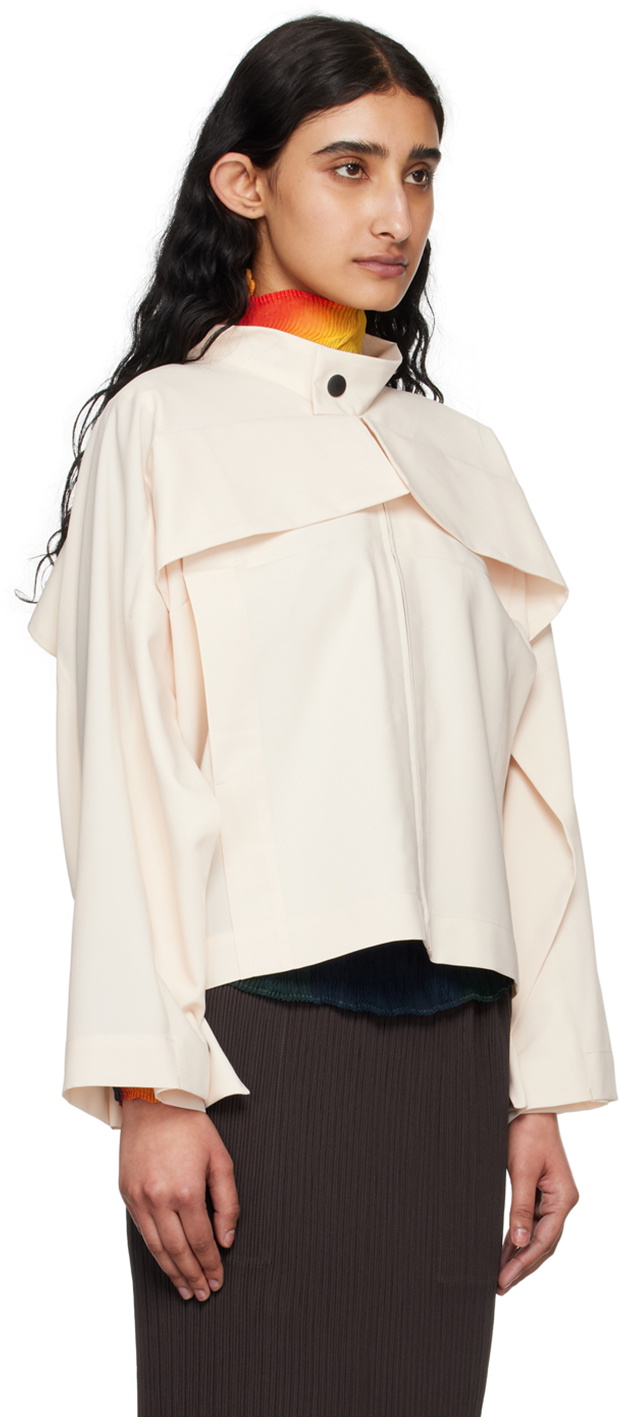 132 5. ISSEY MIYAKE Off-White Flat Tuck Jacket