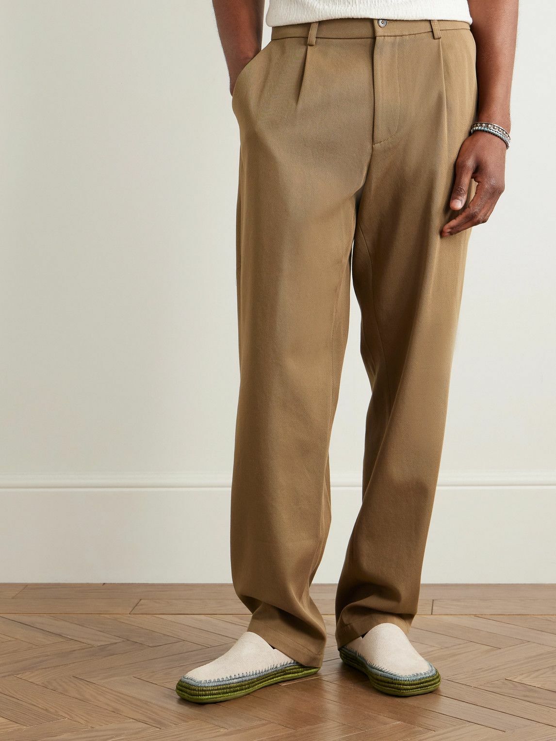 De Bonne Facture - Straight-Leg Pleated Cotton-Twill Trousers - Brown