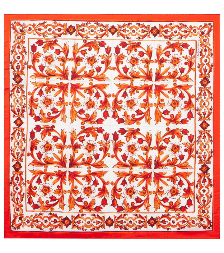 Photo: Dolce&Gabbana Majolica silk twill scarf