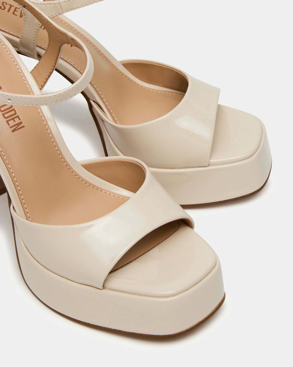 Steve Madden Liandra Heels in Natural Patent