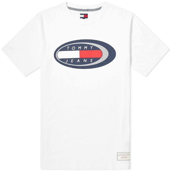 Photo: Tommy Jeans Summer Oval Tee