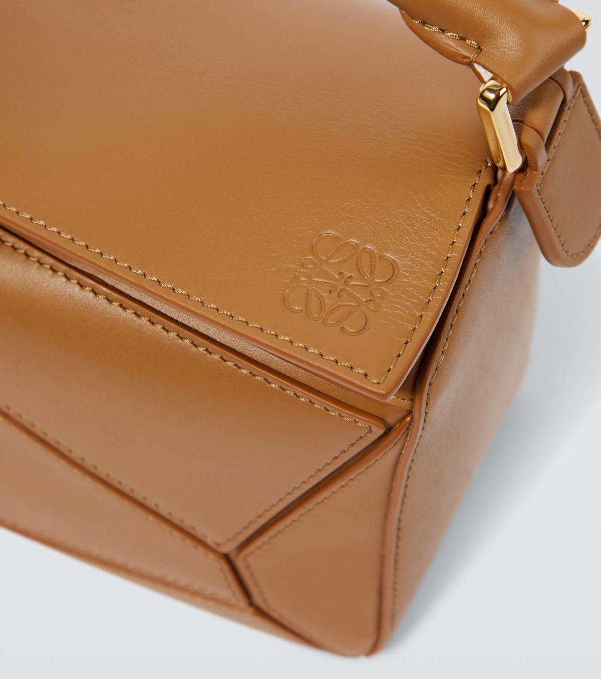 関税送料込国内発送★LOEWE Puzzle small leather bag LOEWE Small Puzzle Leather Bag | Brown | FARFETCH