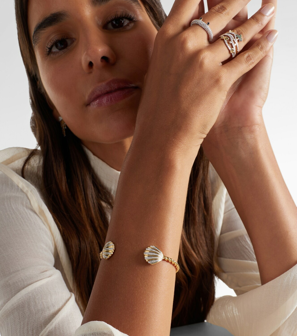 Yvonne Léon Jonc Coquillage 18kt gold bracelet with diamonds
