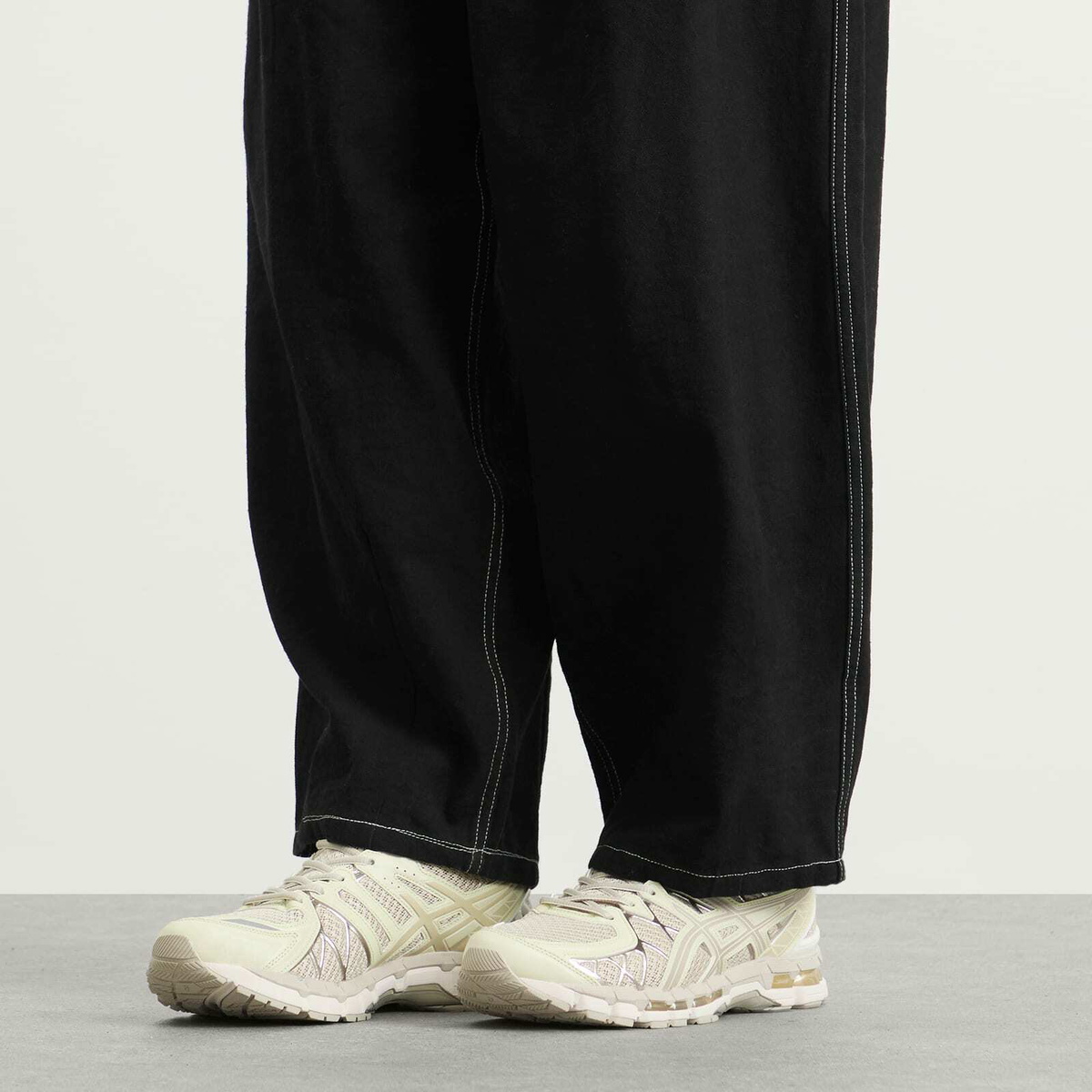 Asics GEL-Kayano 20 Sneaker in Fossil/Cream
