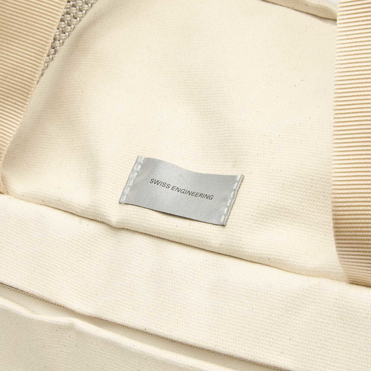 ON Court Pack 40L in Sesame/White 