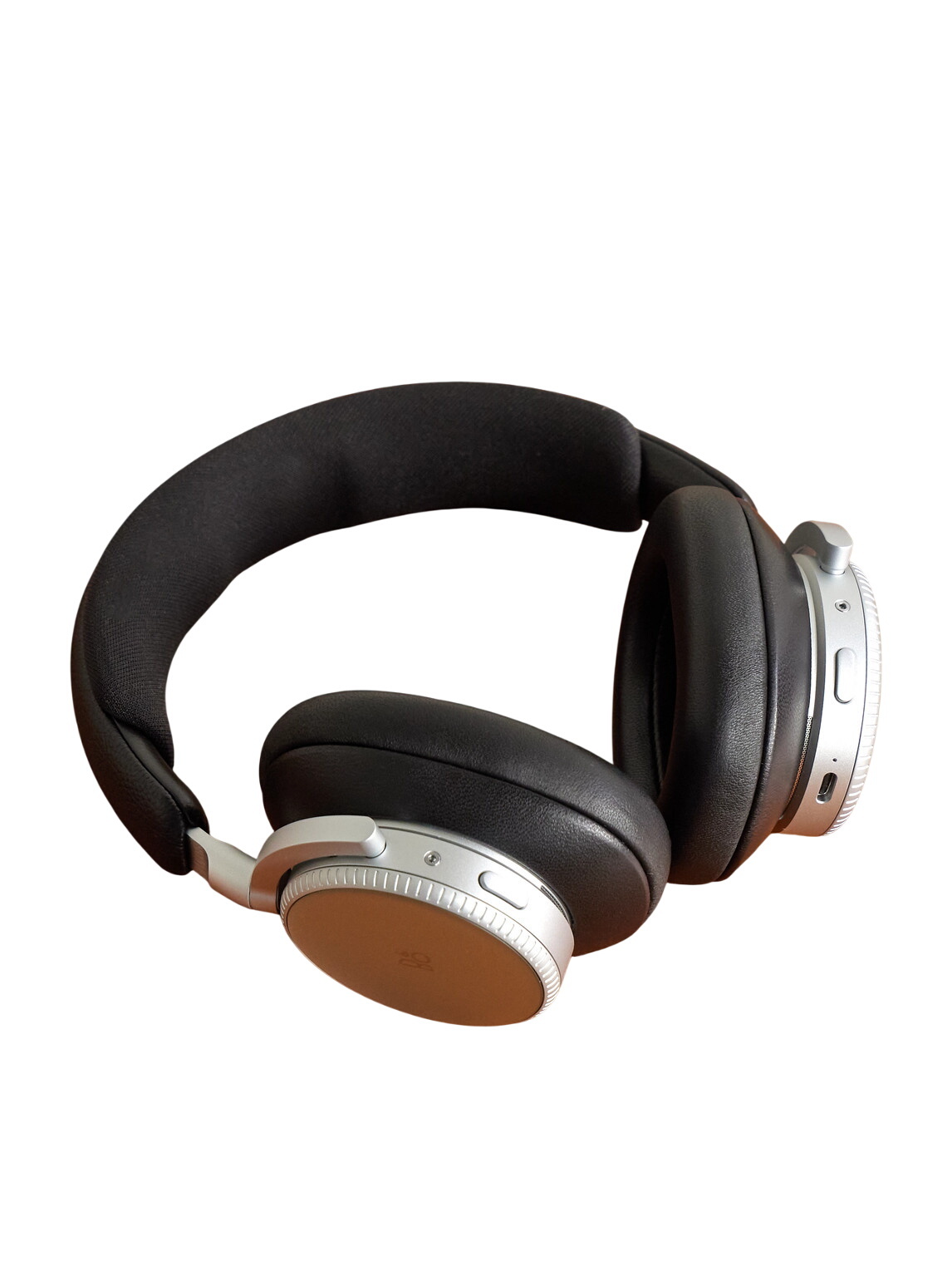 Bang & Olufsen Beoplay EQ Earphones in Sand Bang & Olufsen