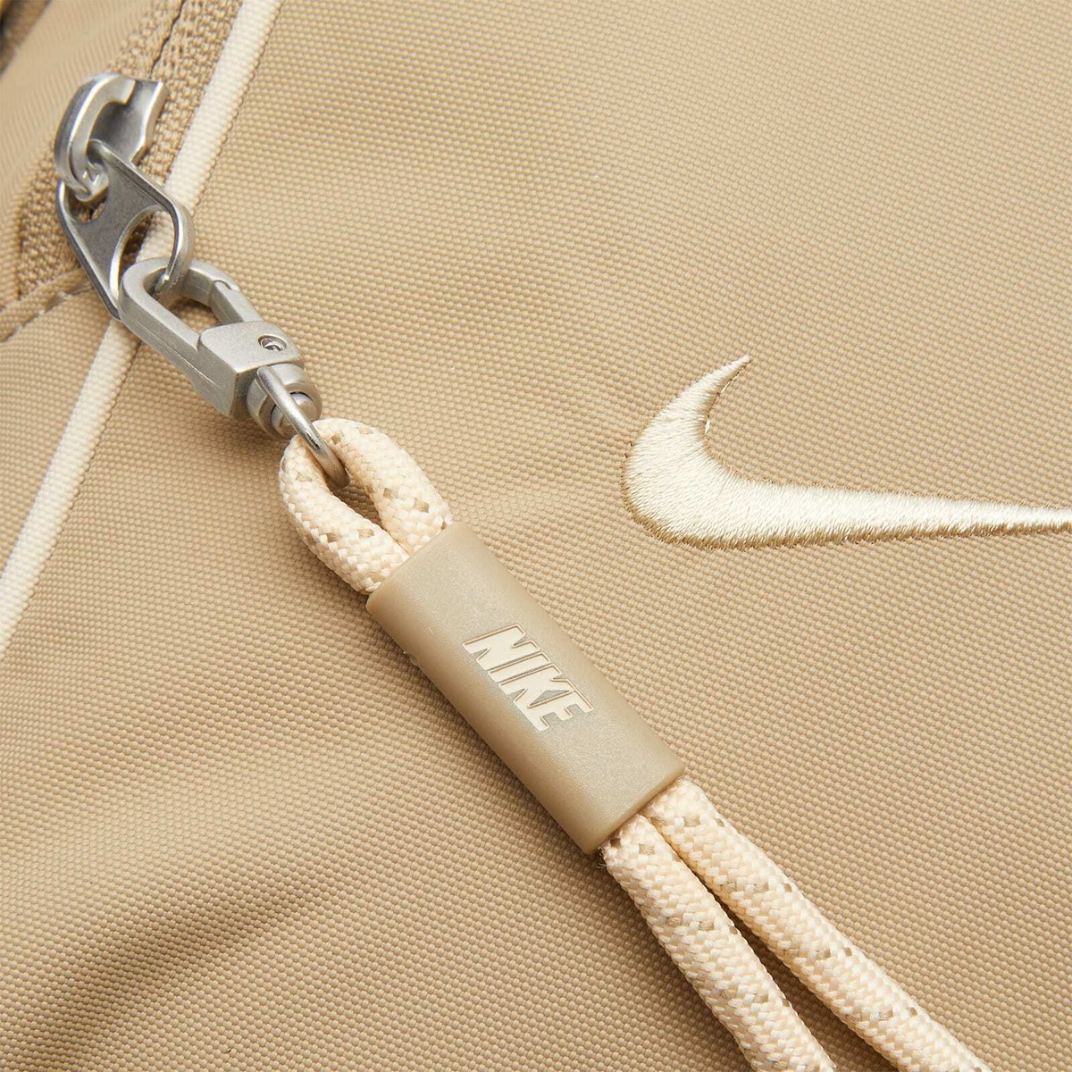 Nike Sportswear Essentials Bag in Khaki/Sandrift 