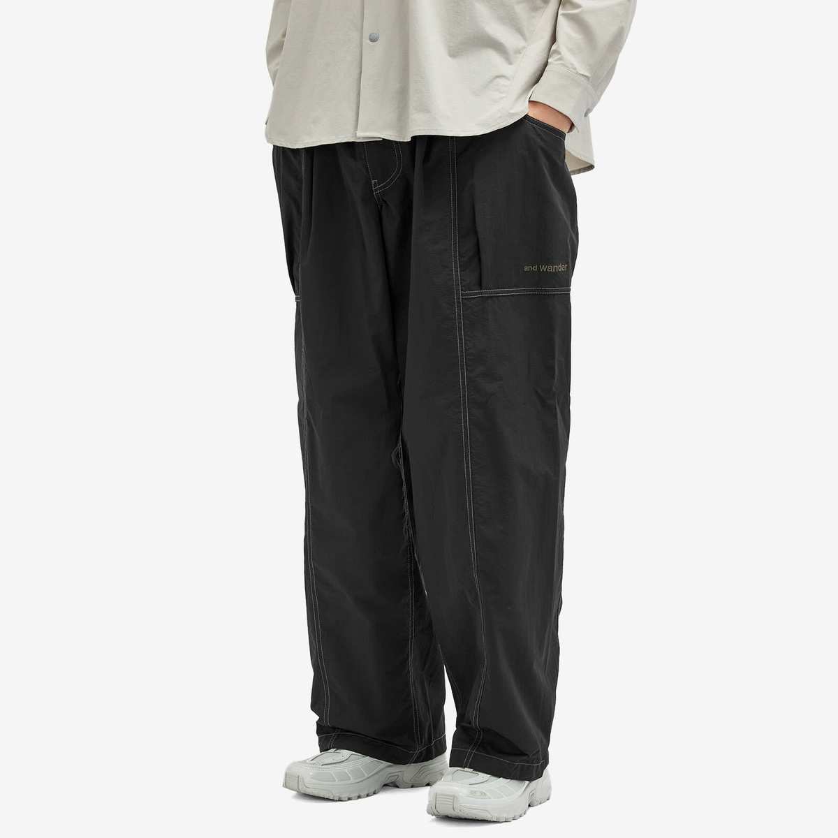 and wander 　CRINKLED NYLON PANTS 　サイズM and wander (アンドワンダー) crinkled nylon pants / ナイロン