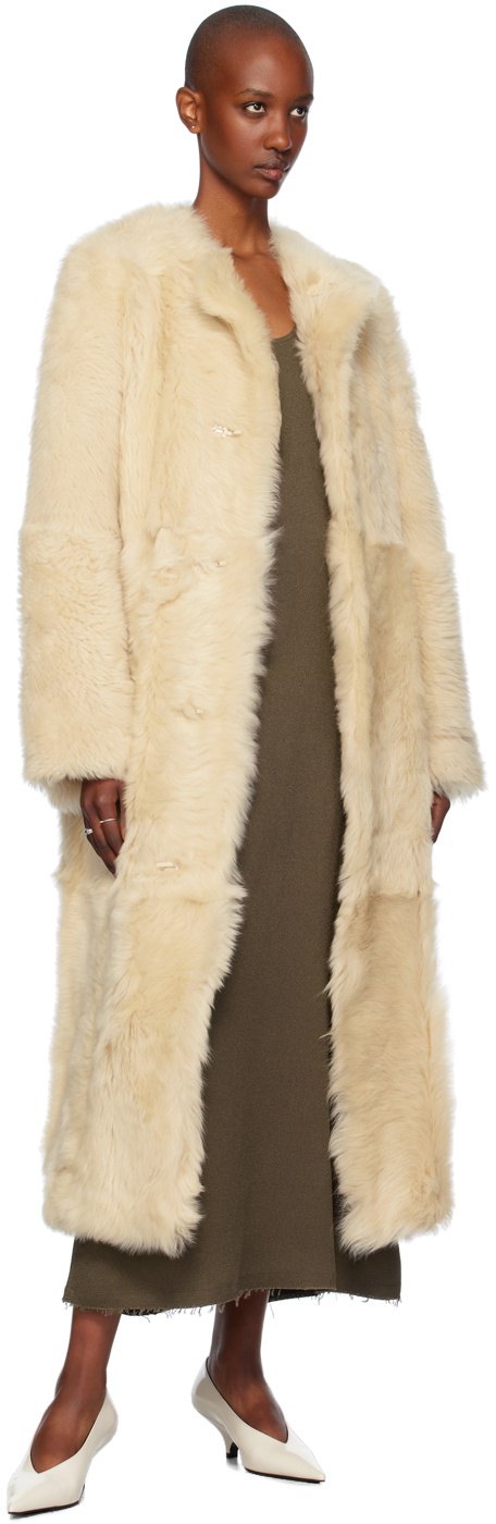 【TOTEME】shearling coat Silky shearling coat eggnog – TOTEME