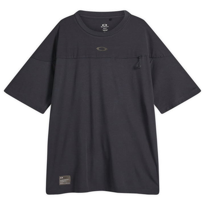 Photo: Oakley Men's FGL Union Pocket T-Shirt 6.0 in Phantom