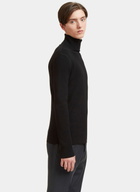 Aiezen Wool-Blend Fine-Knit Turtleneck Sweater
