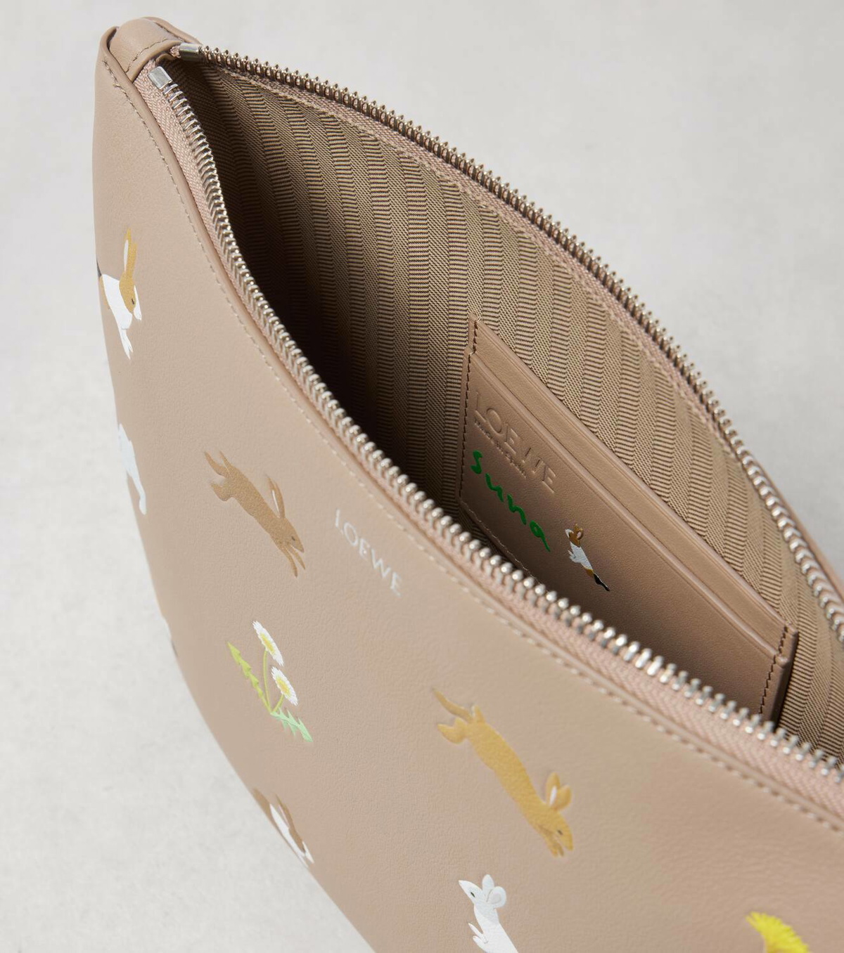 すぐ届く！国内発送【LOEWE】Suna Fujita ワオキツネザルポーチ ロエベ ハンドバッグ スナ・フジタ コラボ ワオキツネザル
