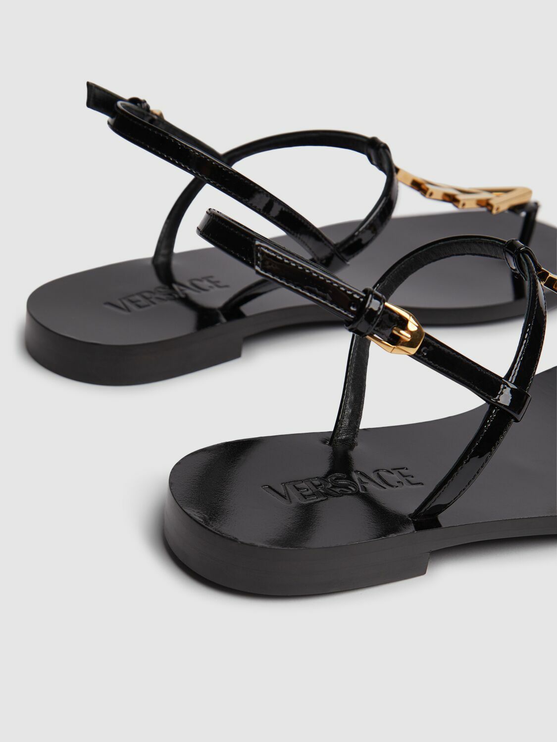 サンダル・ミュール Versace V-chain Leather Sandals Versace V-chain Leather Flip-flops Sandals | ModeSens