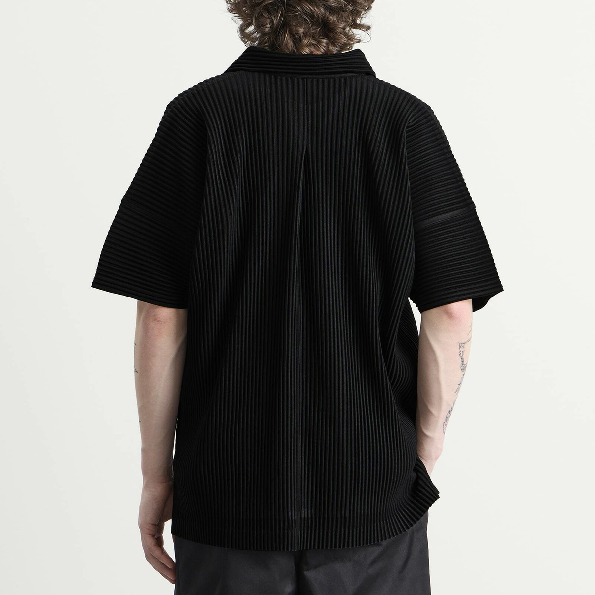 Homme Plissé Issey Miyake Men's Pleat Short Sleeve Shirt in Black
