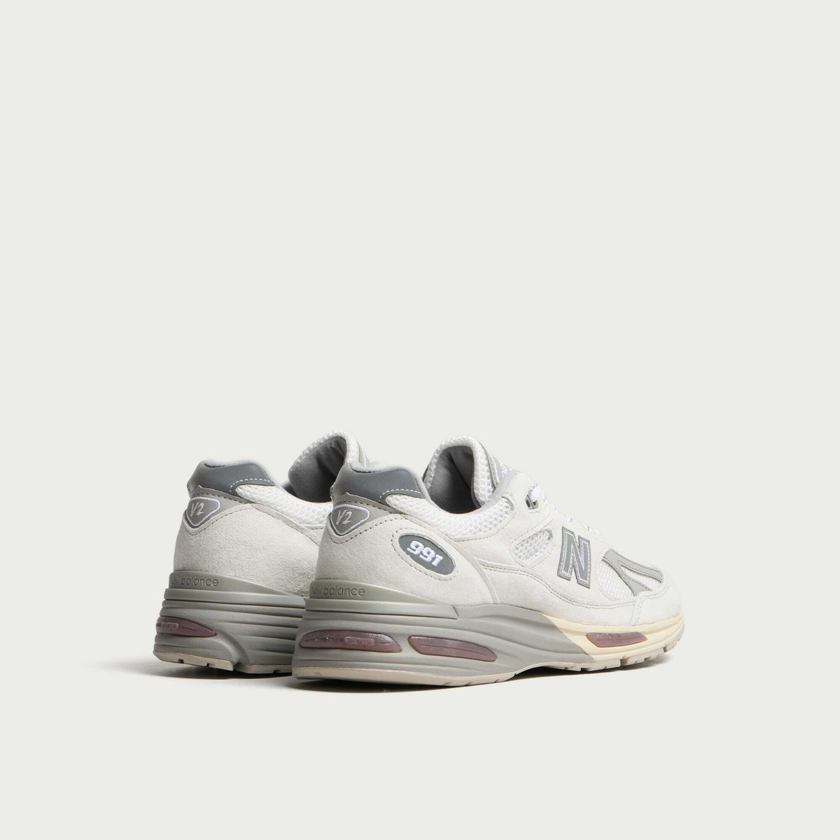 New Balance 991v2 Sneaker in Wind Chime/Brilliant White