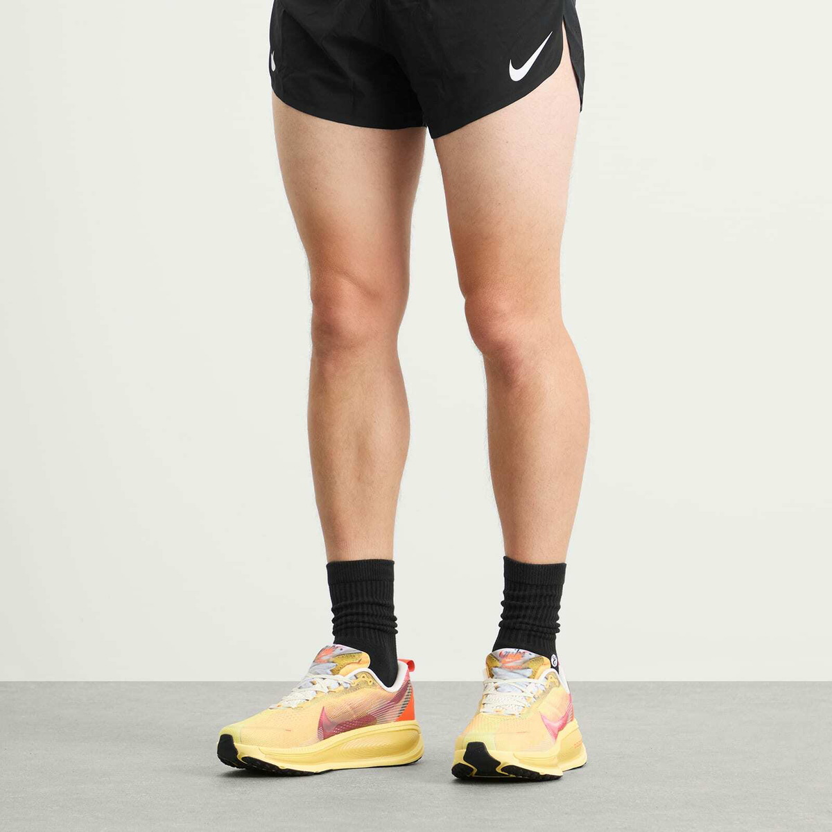 Nike Men's Running Vomero 18 Se Sneaker in Clear/Vivid Sulfur