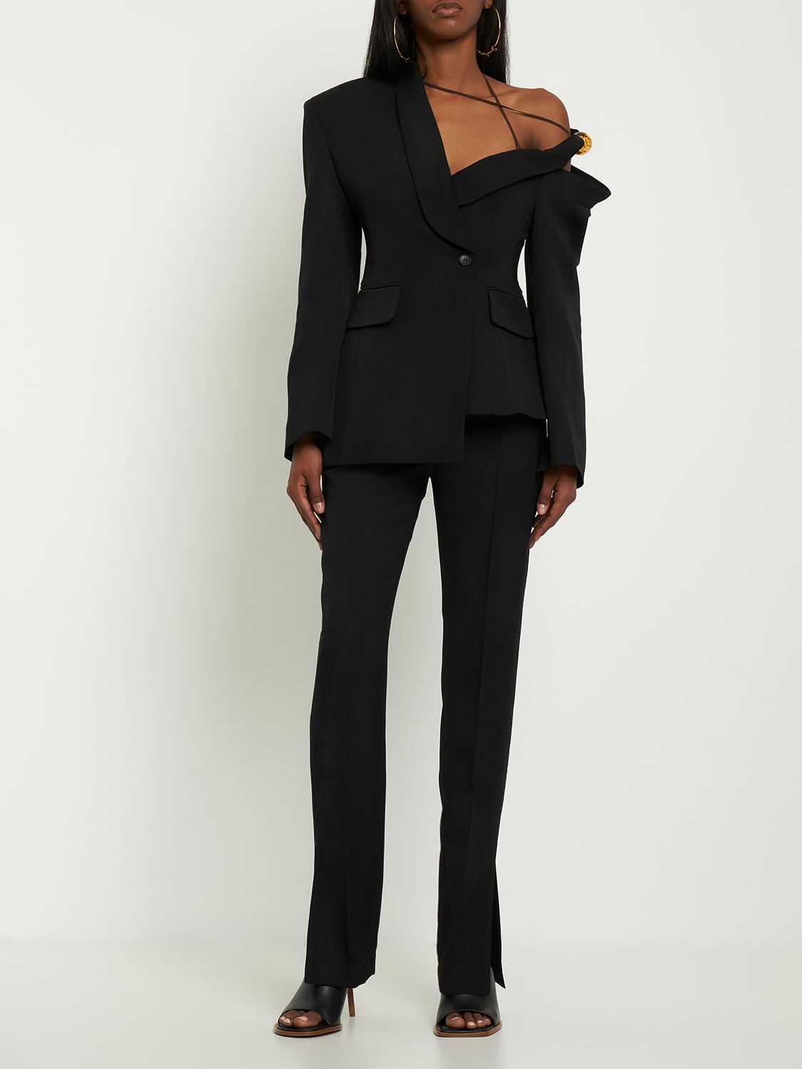 JACQUEMUS La Veste Baska Wool Off-shoulder Blazer Jacquemus JACQUEMUS La Veste Baska Wool Off-shoulder Blazer Jacquemus