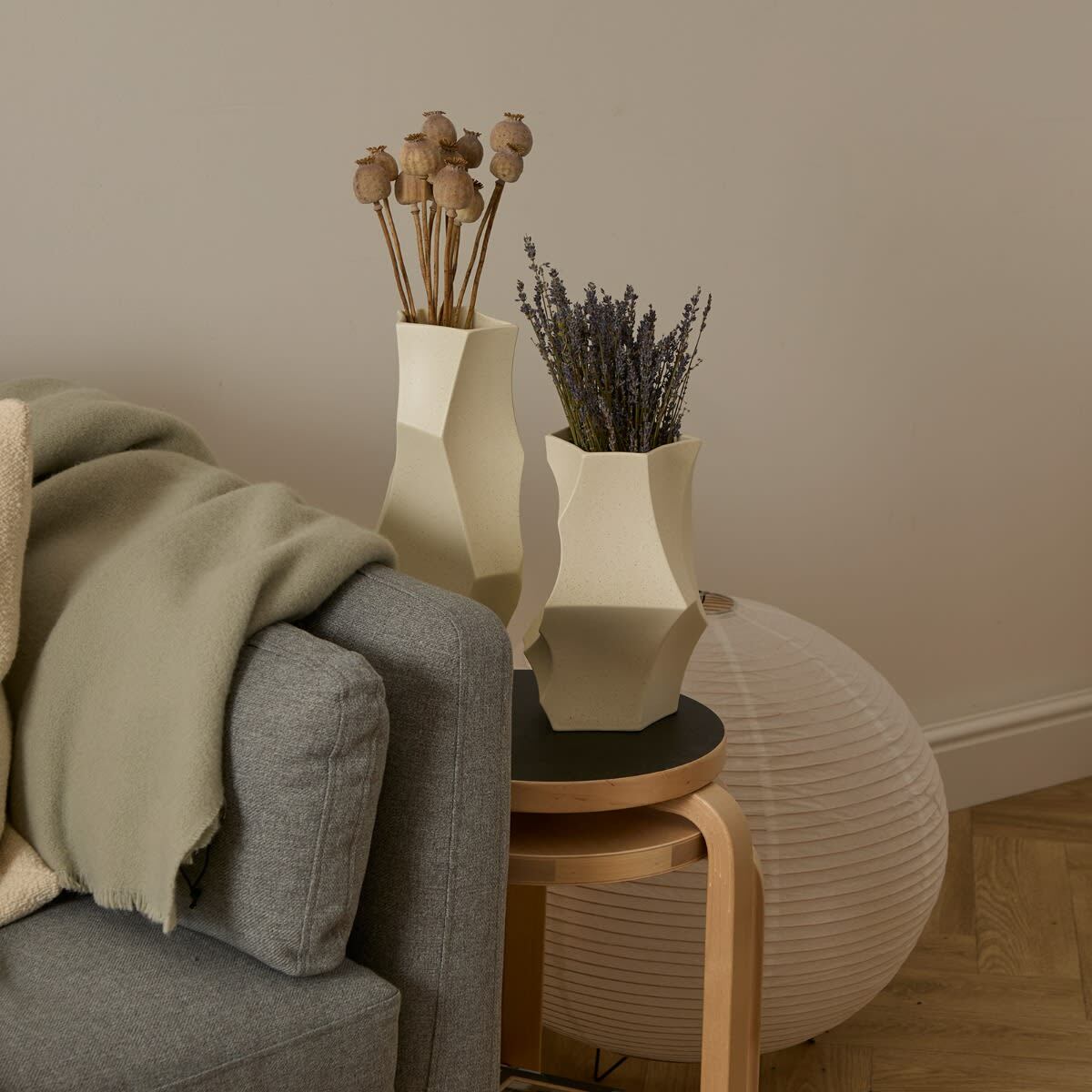 ferm LIVING Cueva Vase - H26 in Off-White 
