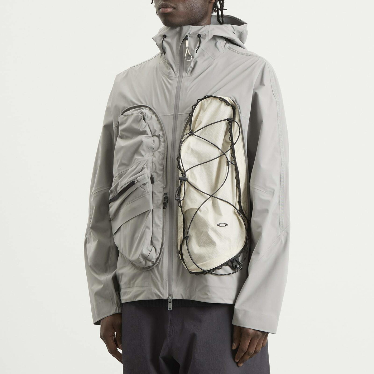 Oakley Men's Latitude Veil Slingpack Jacket in Cement