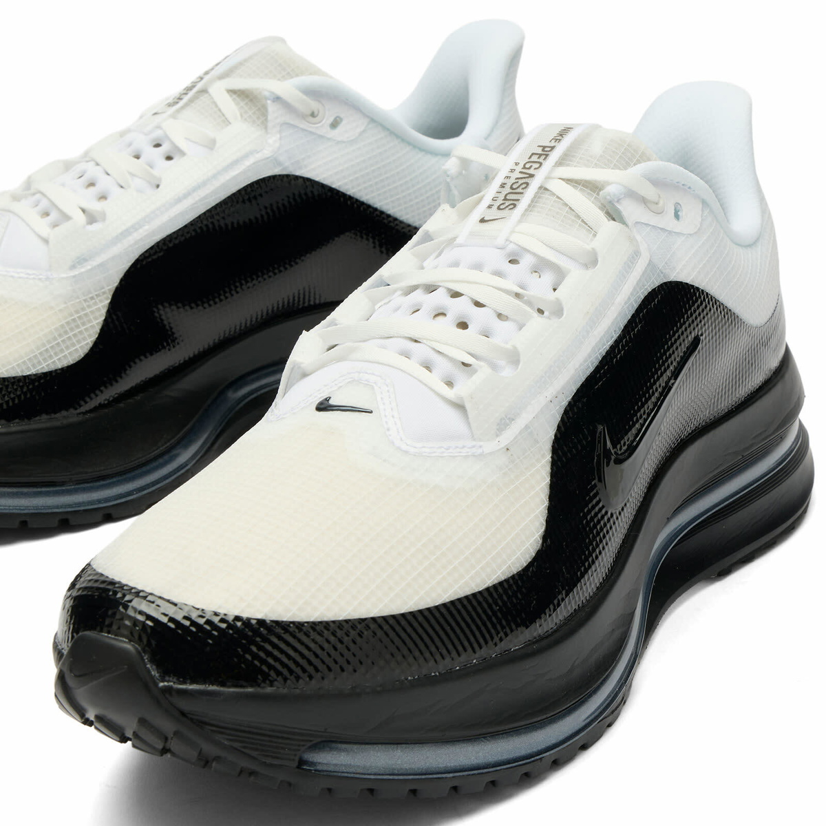 Nike Pegasus Premium Sp Sneaker in White/Black