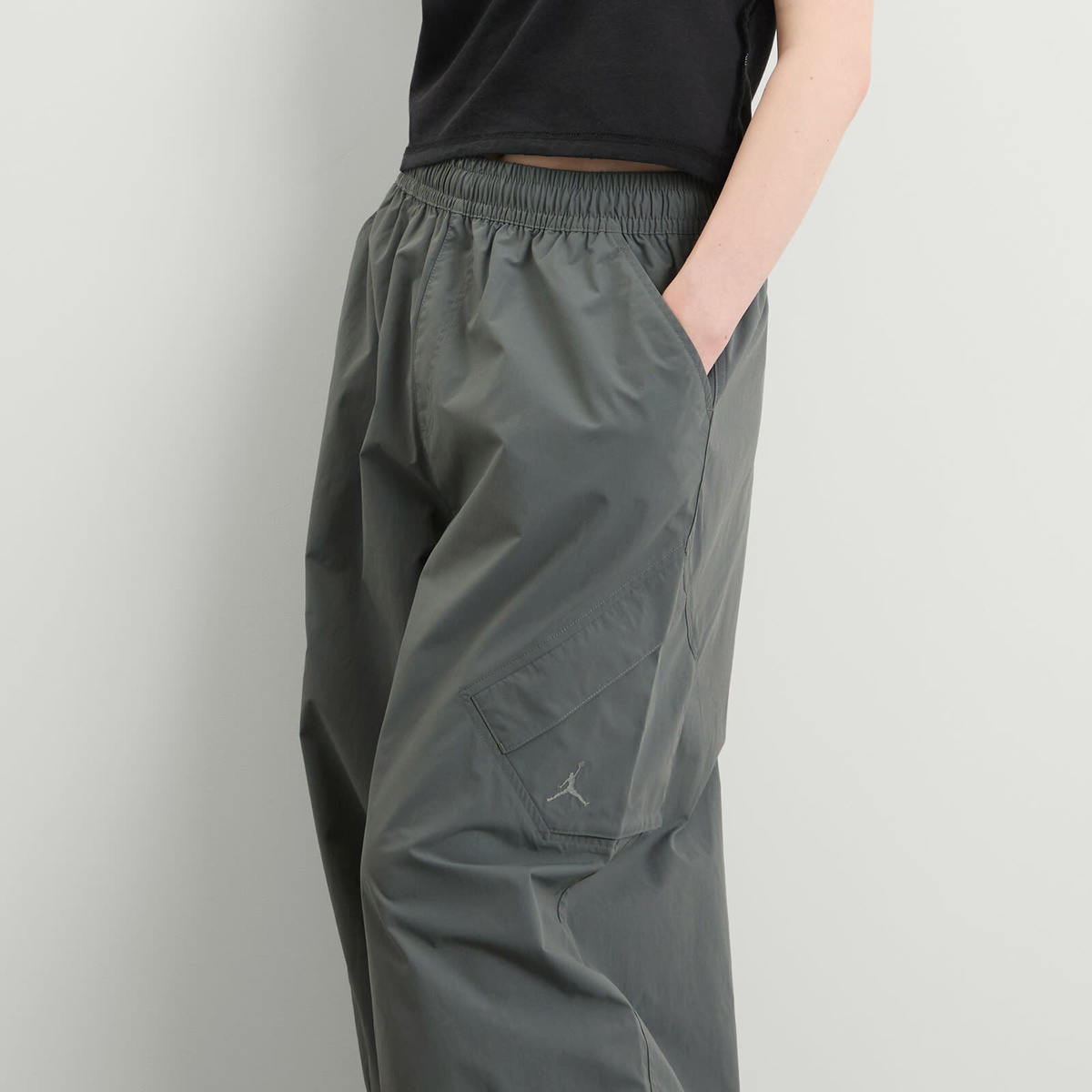 Air Jordan Women's Flight Chicago Parachute Pant in Iron Grey/Iron Grey