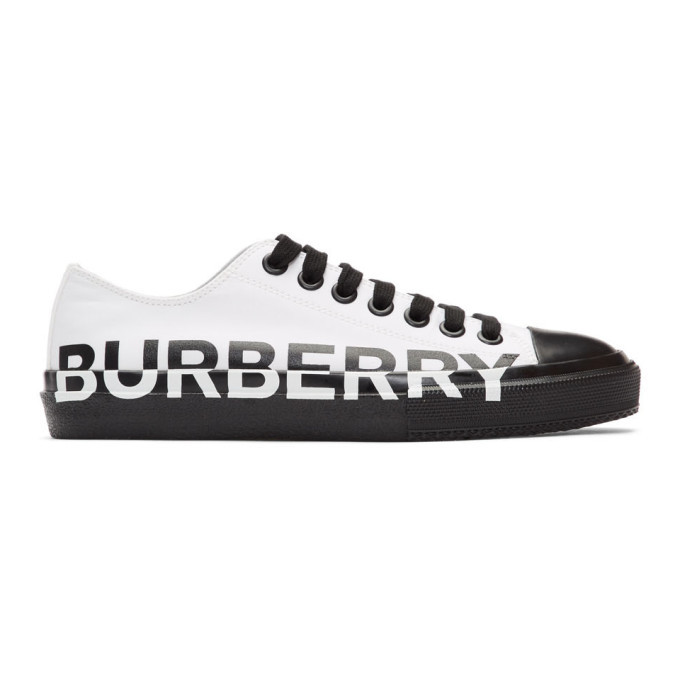 Burberry ブラック & ホワイトLarkhall M ロゴ スニーカー（New
