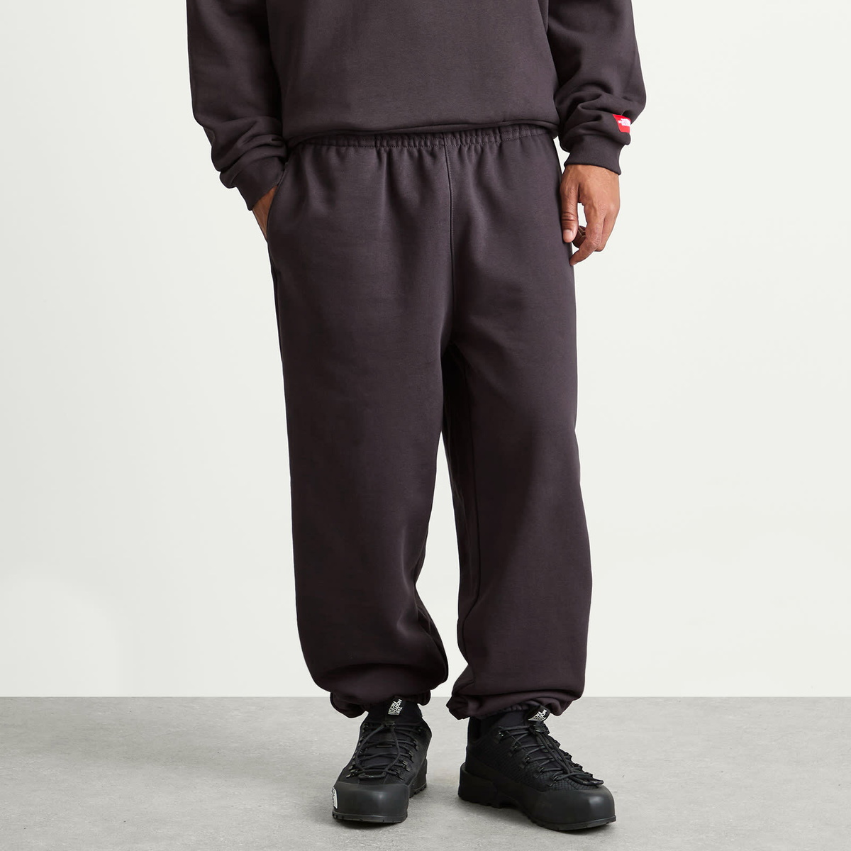 The North Face Men's Redbox Sweatpants in Obsidian