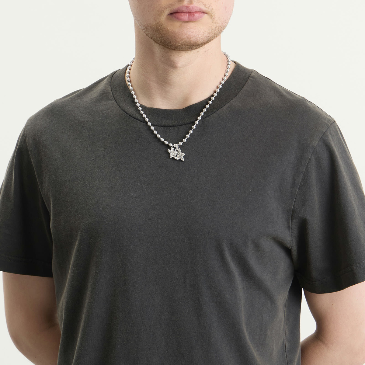 TwoJeys Melted Stars Ball Necklace in Red 