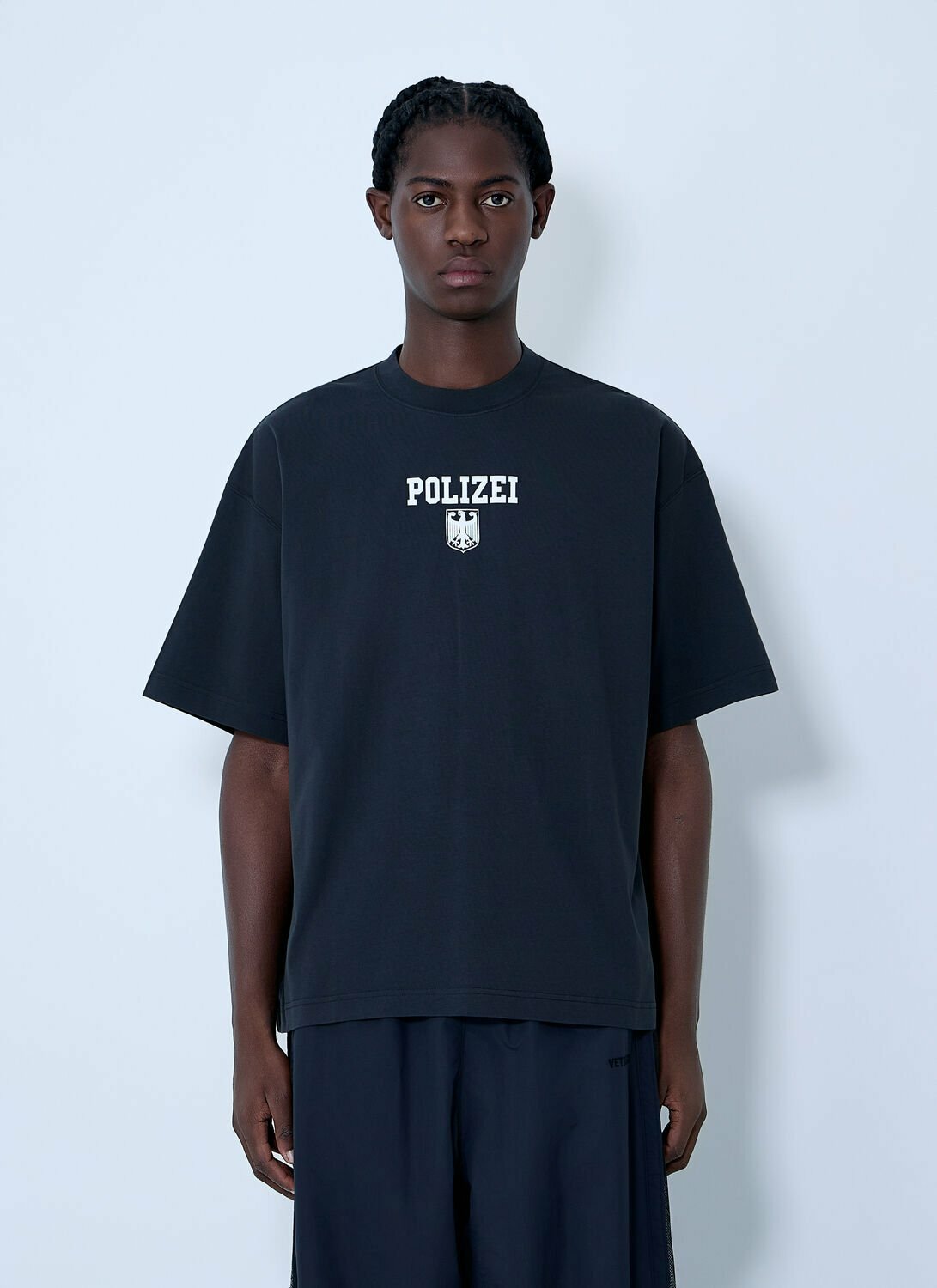 VETEMENTS Men's Living Legend Oversized T-Shirt in Black Vetements