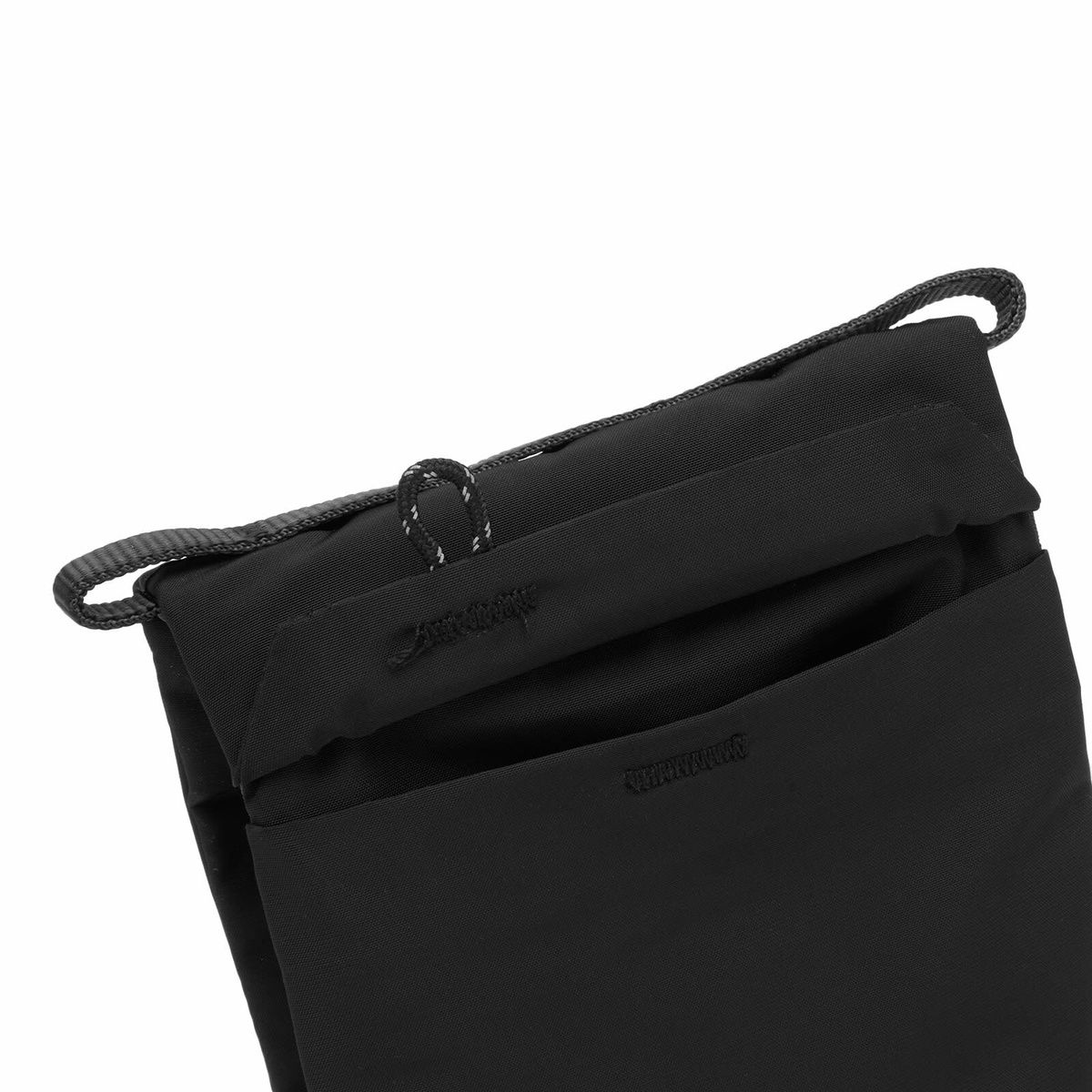 【2025年最新】海外限定の人気アイテム Topologie Phone Topologie Sateen Tech Black in Bag Sacoche バッグ