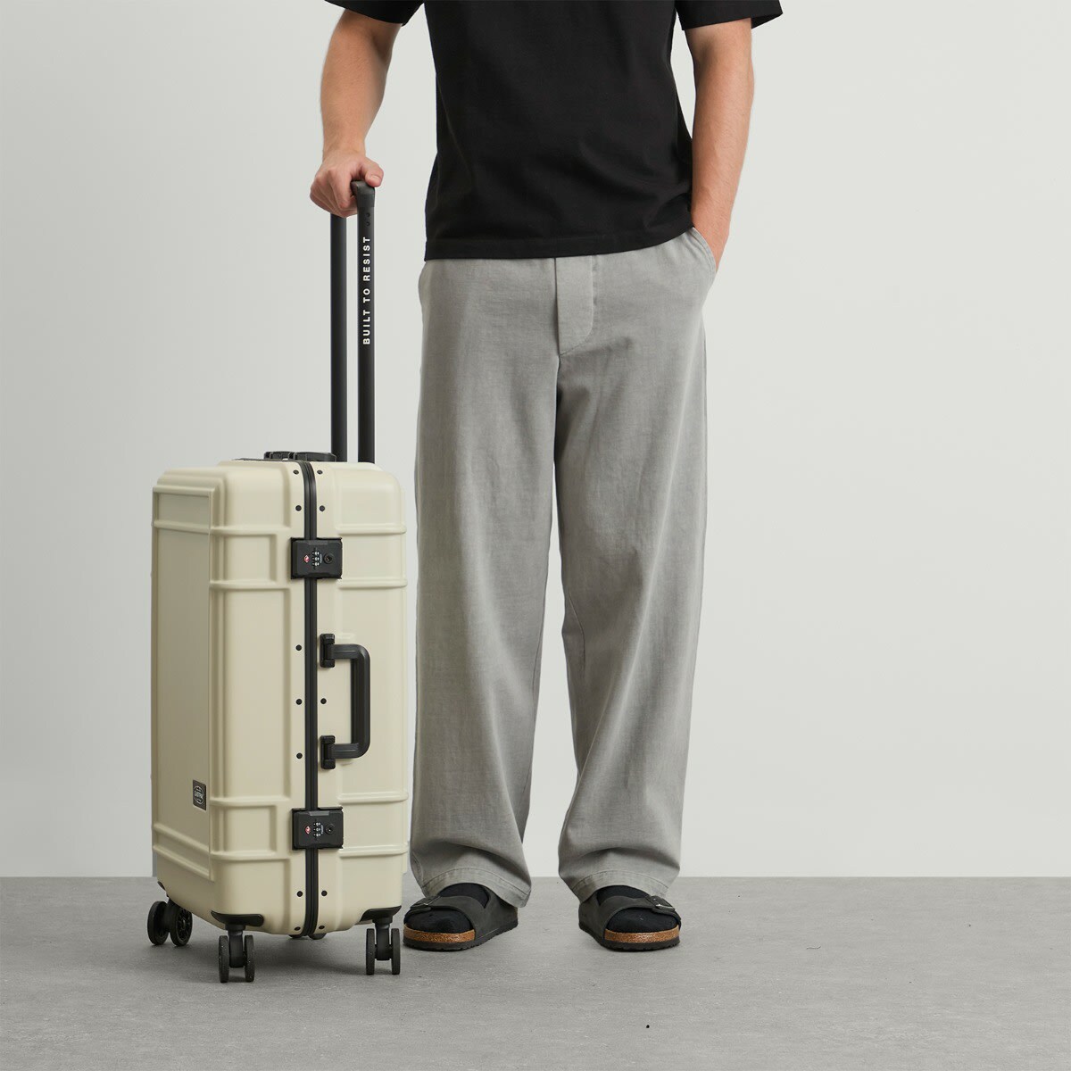 Eastpak Resist'r Luggage Case - Medium in Sand 