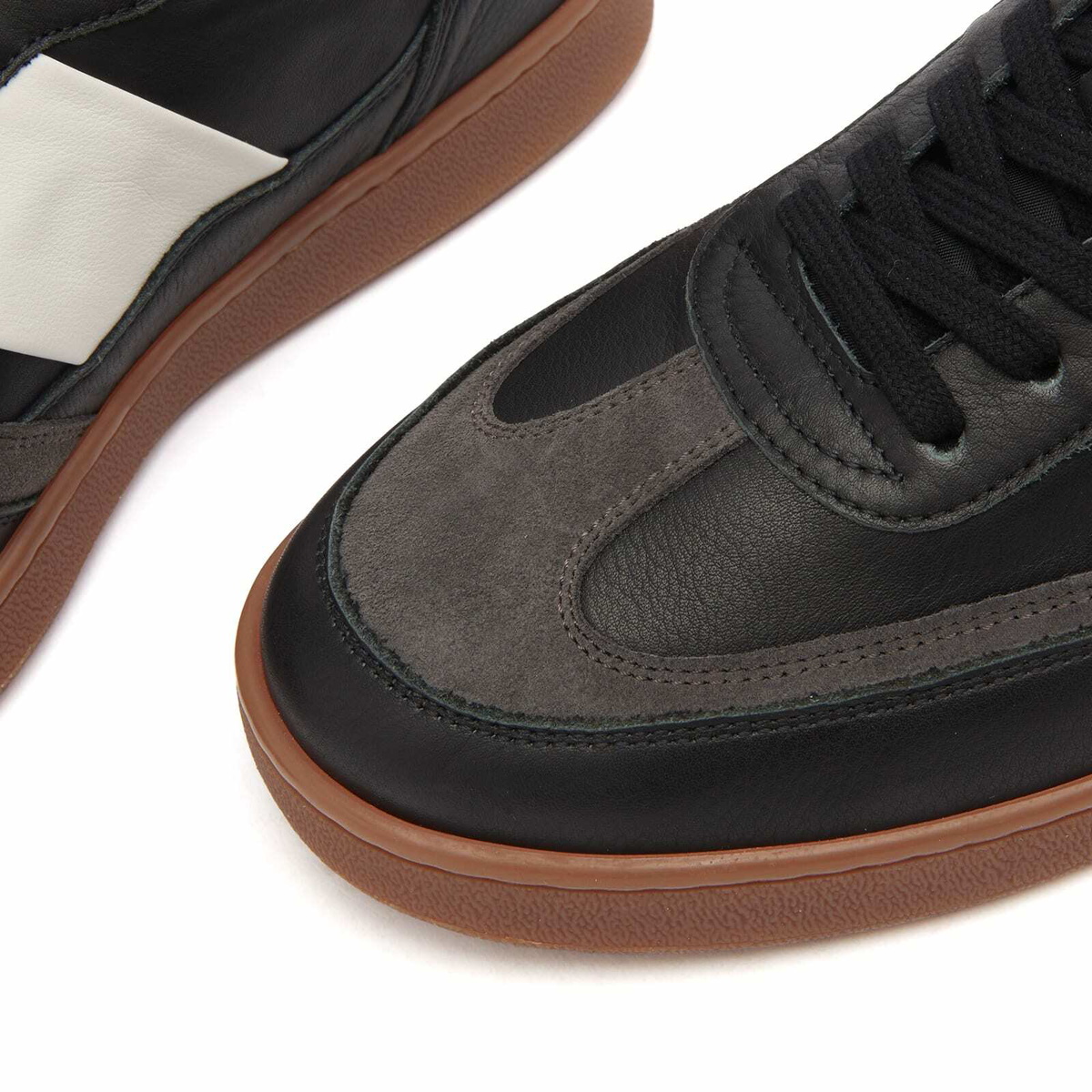 Collegium Men's Pillar Court II Sneaker in Black/White