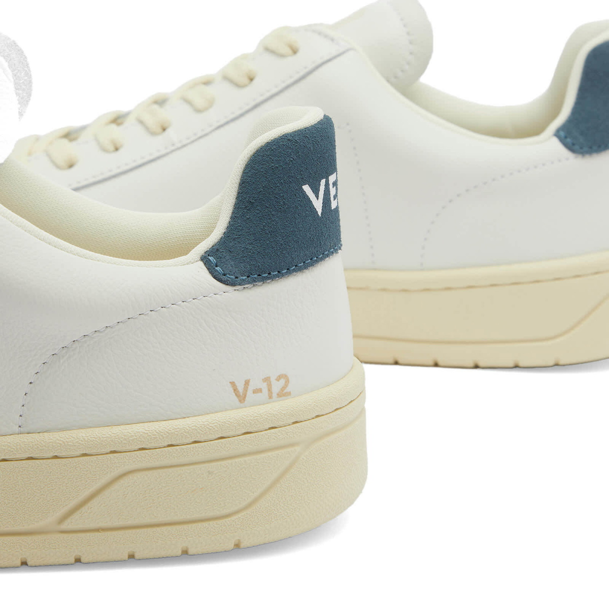 【Veja】サスティナブルブランド/ユニセックスV-12 Veja Men's V-12 Stitch Sneaker in Extra White/White