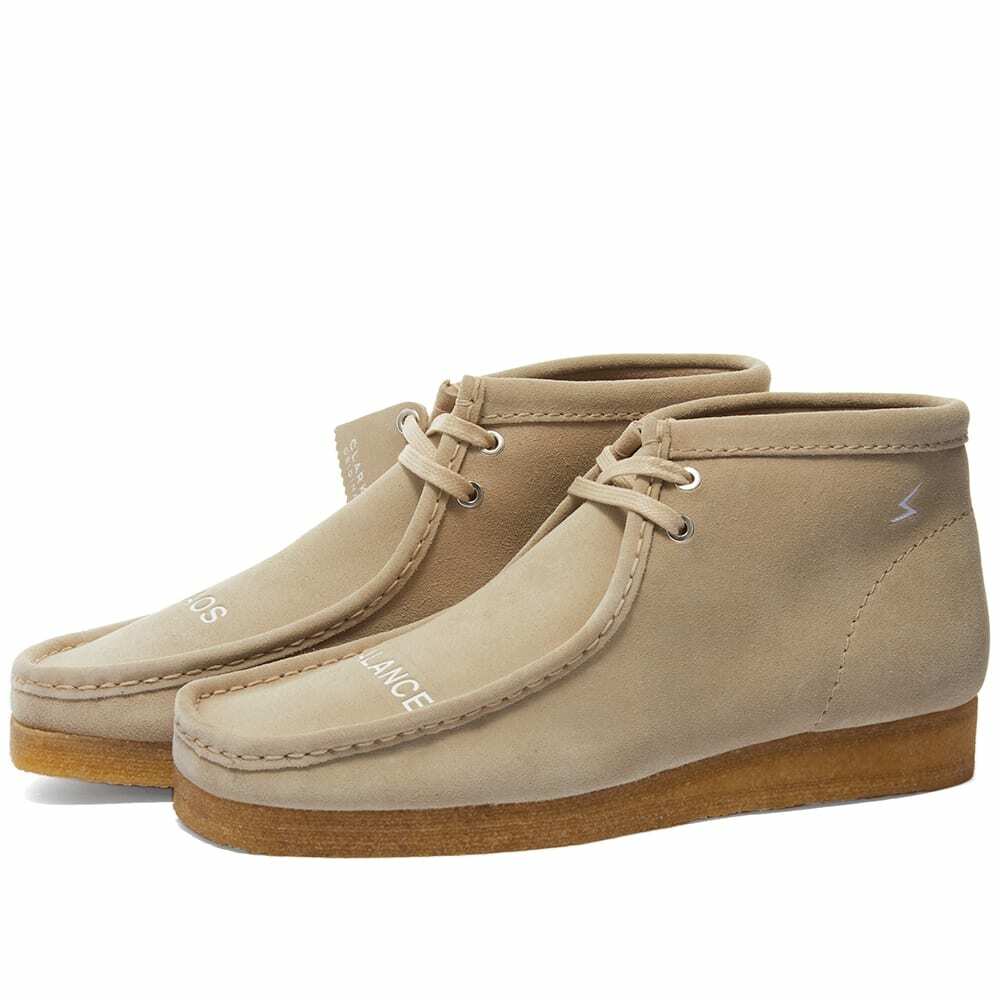 x Undercover Wallabee suede boots in beige - Clarks Originals | Mytheresa