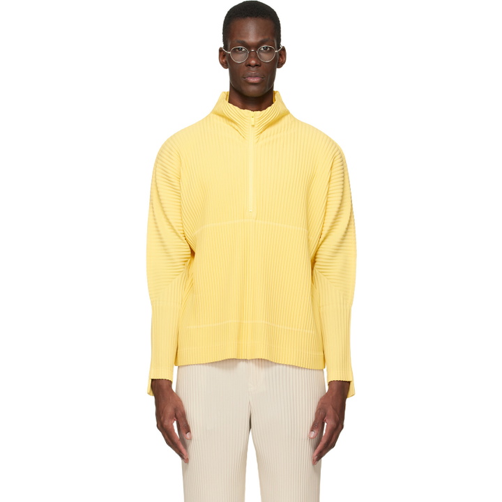 Photo: HOMME PLISSÉ ISSEY MIYAKE Yellow Monthly Colors March Sweater