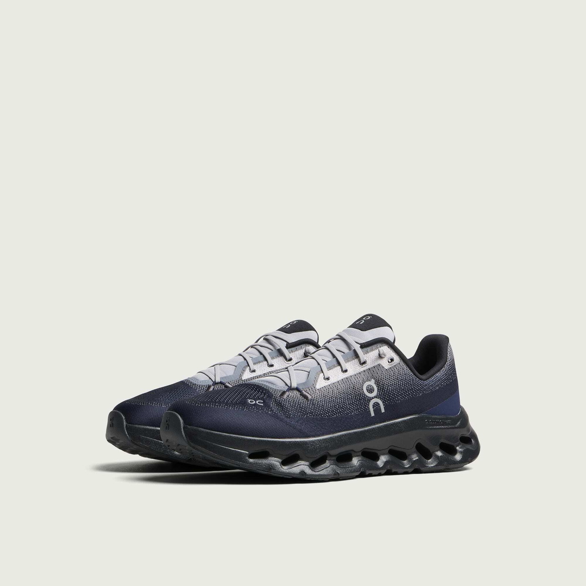 ON Men's Cloudtilt Sneaker in Platinum/Midnight