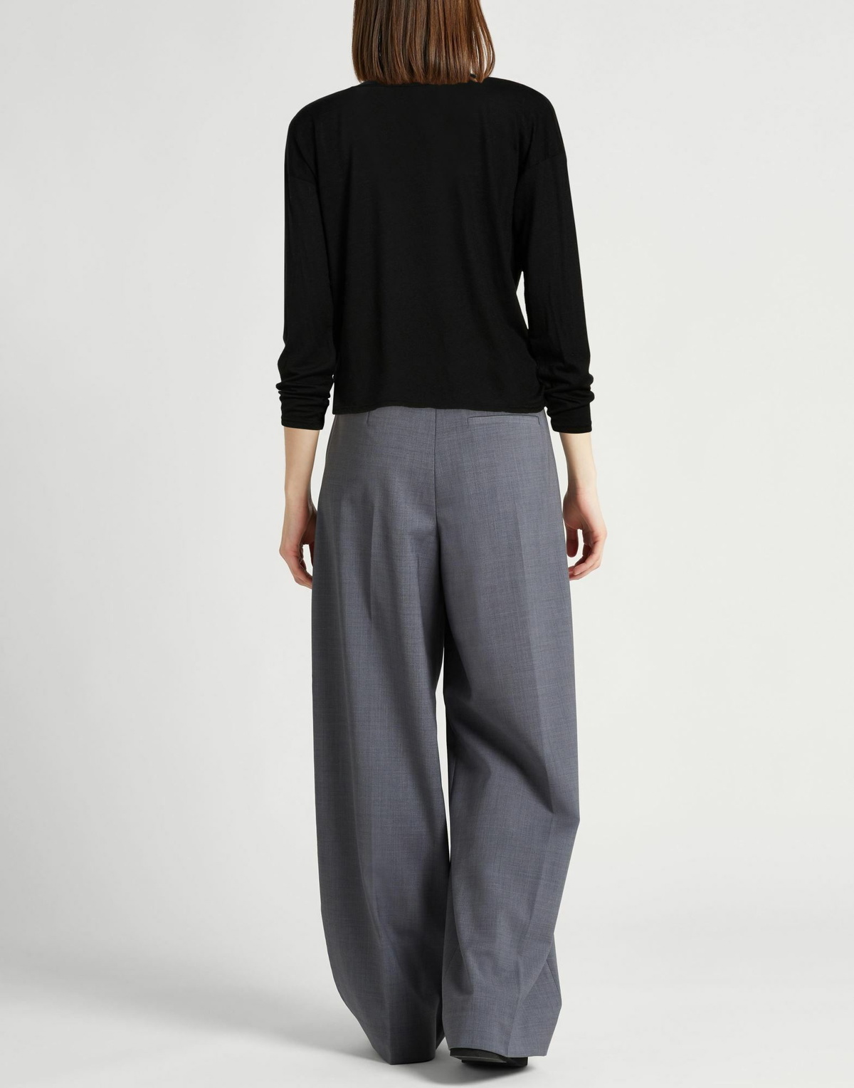 Crossley Womens Sweater in Black