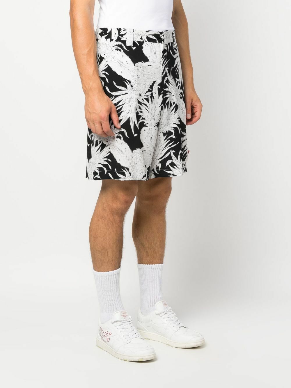 VIP【送料関税込】VALENTINO COTTON SHORTS Vlogo wool and silk crêpe shorts in white - Valentino