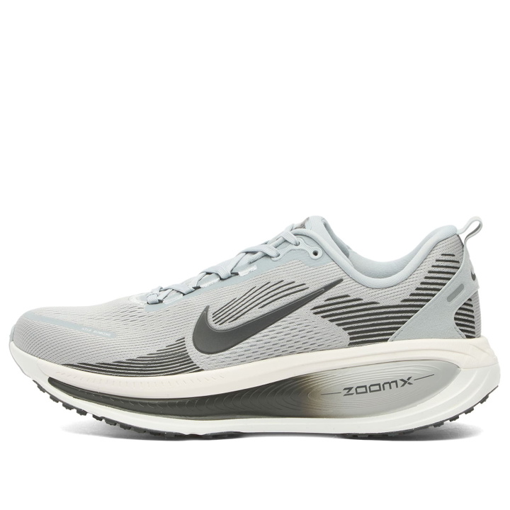 Photo: Nike Running Men's Nike Vomero 18 Sneaker in Wolf Grey/Anthracite/Pure Platinum