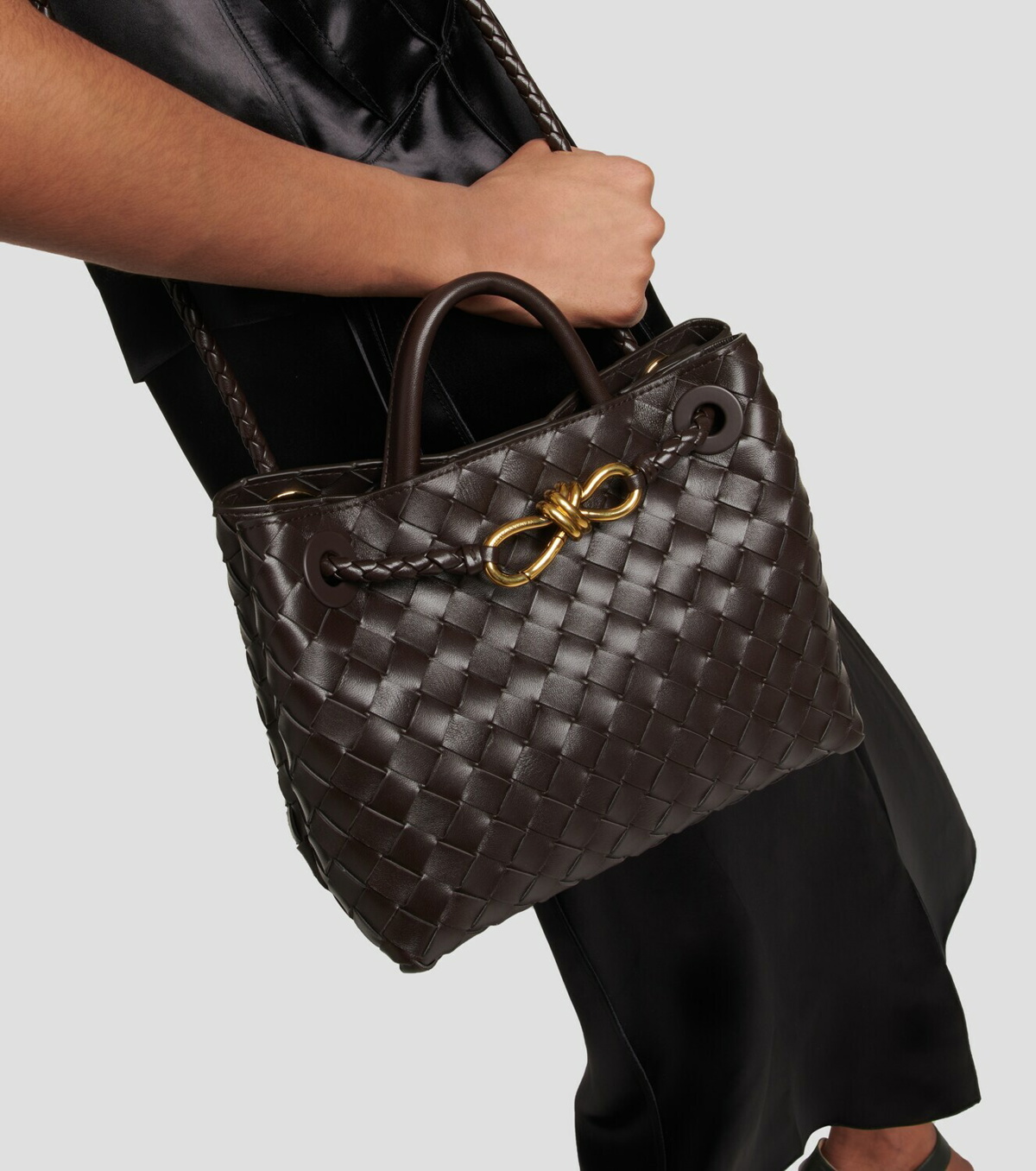 Andiamo Small Leather Tote Bag in Black - Bottega Veneta