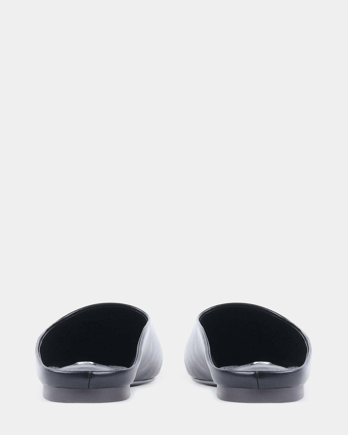 Steve Madden Valid Flats in Black