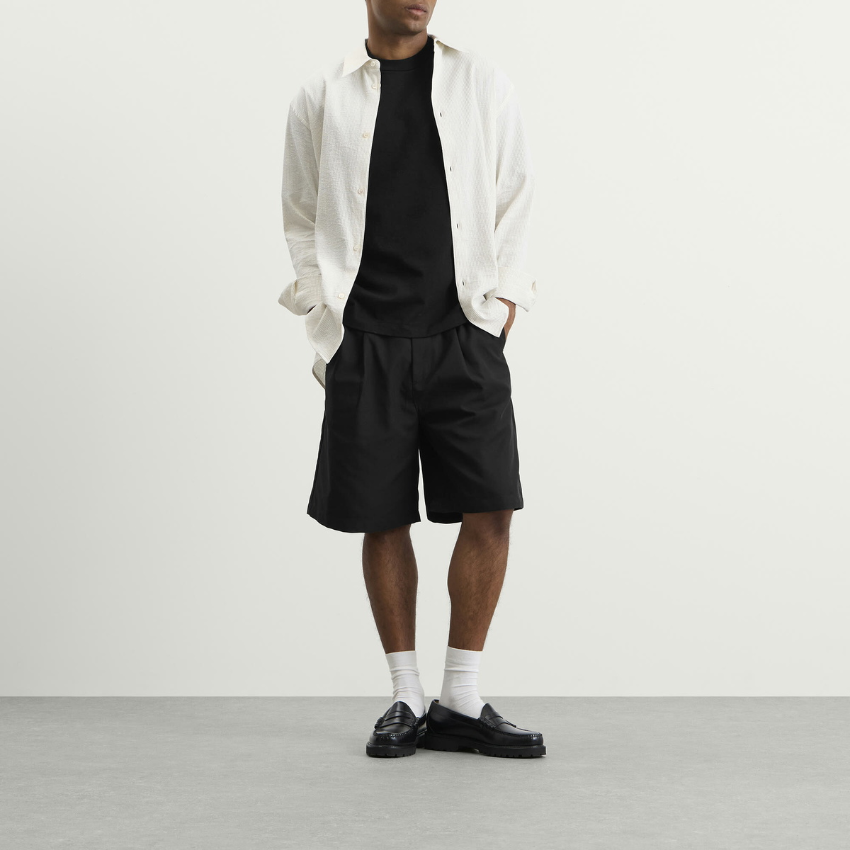 Bound Men's Wide Pleated Cotton Short in Black
